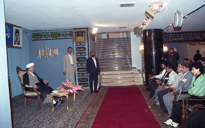 دیدار آیت الله هاشمی رفسنجانی با مسئولین كانون حمايت از بيماران هموفيلى و جمعى از بيماران و پزشكان، سال 1373
