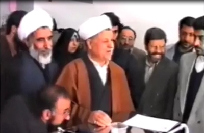گفت و شنود صمیمانه و گرم آیت الله هاشمی با بیماران در مرکز درمانی سوده (۱۳۷۴)