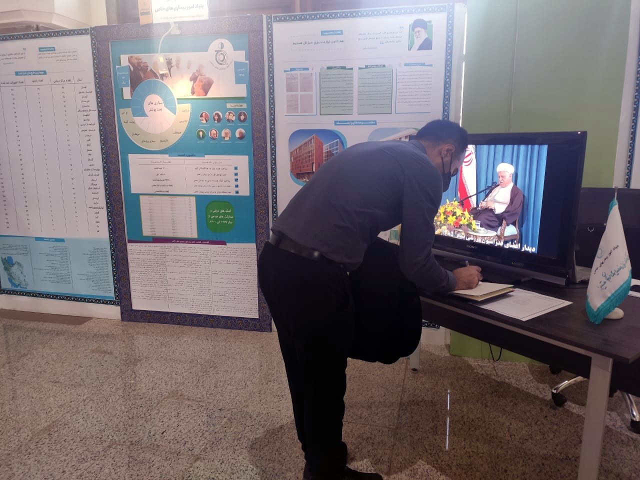 حضور سبز بنیاد امور بیماریهای خاص در نمایشگاه و رویداد هم‌افزایی مدیریت ایران ۱۴۰۱ در مصلای تهران